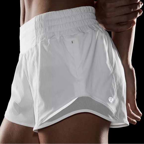 Pants - Lululemon Hotty Hot High-Rise Lined Short 2.5"